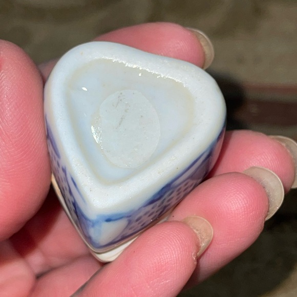 Vintage porcelain pill box trinket box - Picture 4 of 6